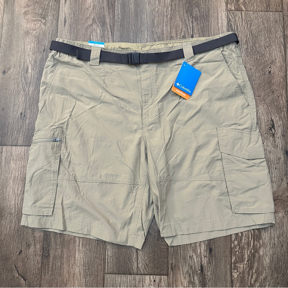 Columbia Kestrel Trail Hiking Cargo Belted Khaki Shorts Men’s Size 42